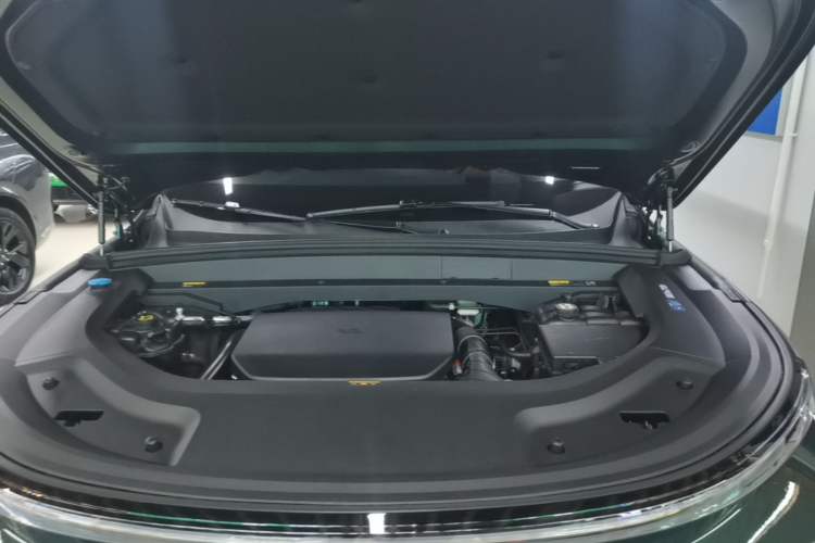 Used Li Auto L9 2024 Ultra Model Engine Bay