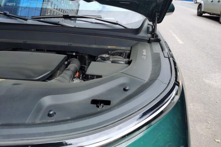 Used Li Auto L9 2024 Pro Model Engine Bay Left