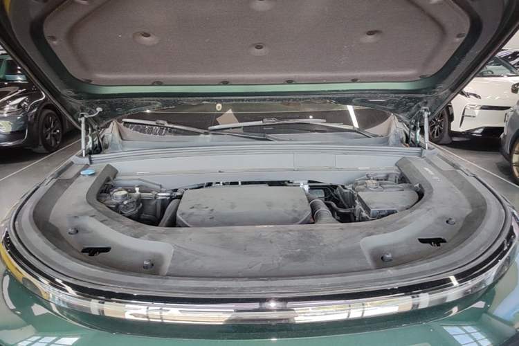 Used Li Auto L9 2024 Pro Model Engine Bay