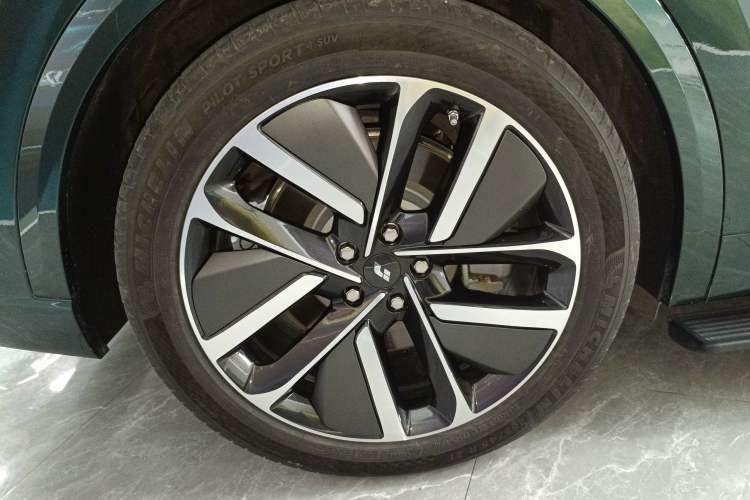 Used Li Auto L9 2024 Ultra Model Exterior 4