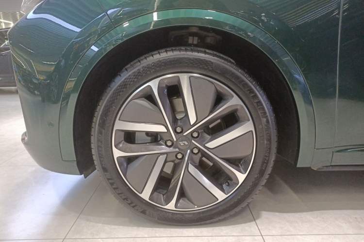 Used Li Auto L9 2024 Ultra Model Exterior 4