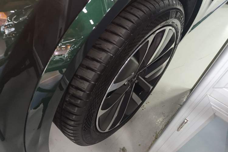 Used Li Auto L9 2024 Ultra Model Exterior 4