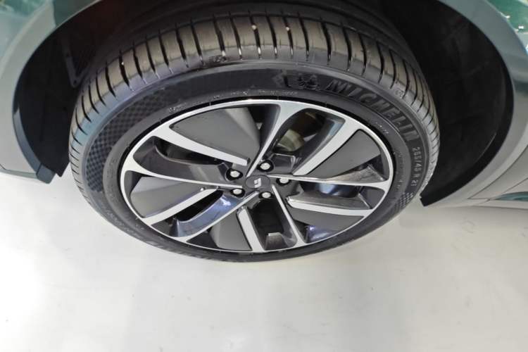 Used Li Auto L9 2024 Ultra Model Left Front Wheel Hub