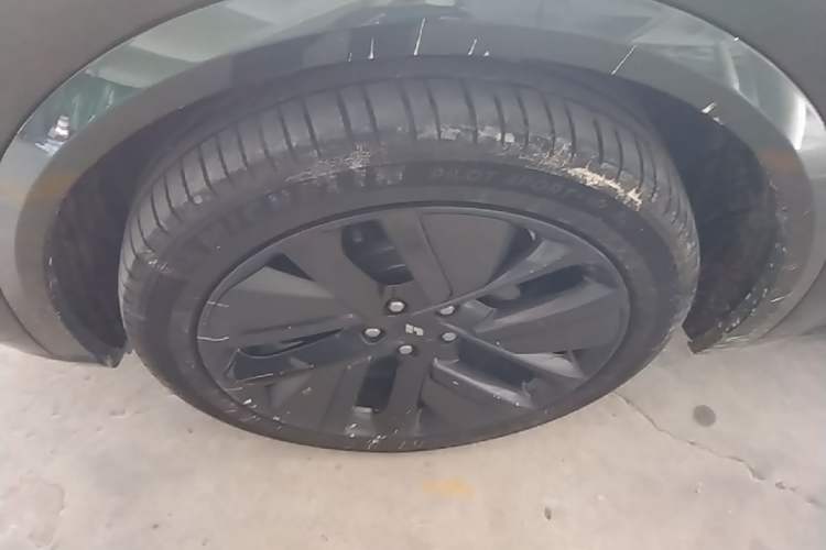 Used Li Auto L9 2024 Ultra Model Left Front Wheel Hub