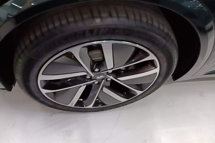 Used Li Auto L9 2024 Ultra Model Left Front Wheel Hub