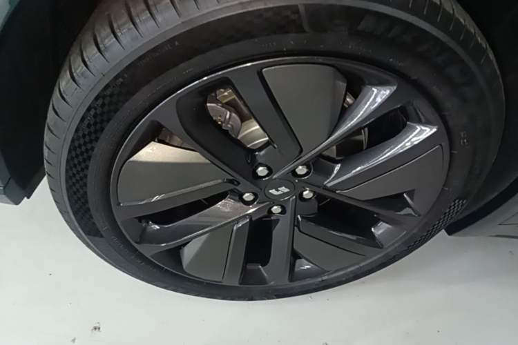 Used Li Auto L9 2024 Ultra Model Left Front Wheel Hub