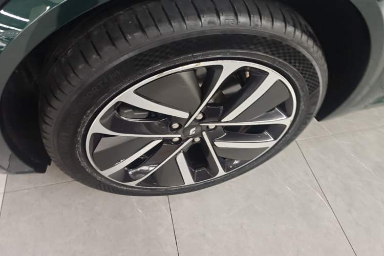 Used Li Auto L9 2024 Pro Model Left Front Wheel Hub