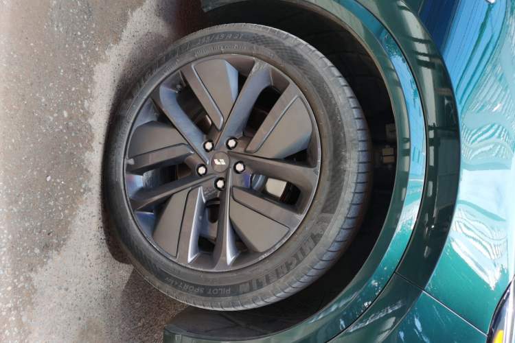 Used Li Auto L9 2024 Pro Model Right Front Wheel Hub