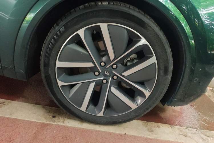 Used Li Auto L9 2024 Pro Model Right Front Wheel Hub