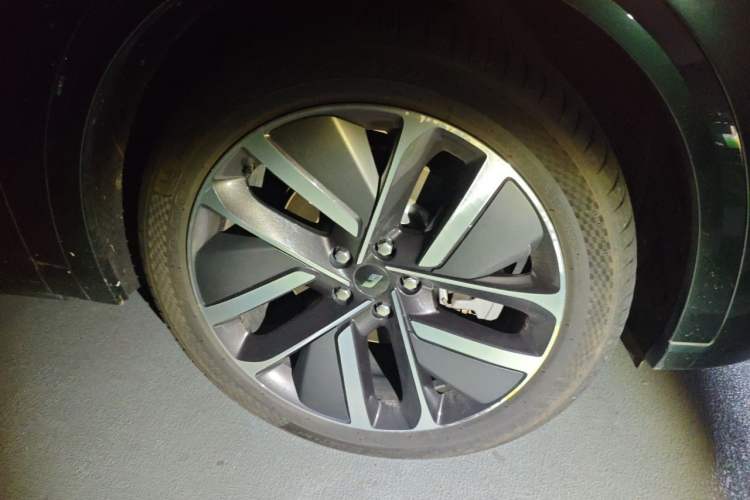 Used Li Auto L9 2024 Ultra Model Right Front Wheel Hub