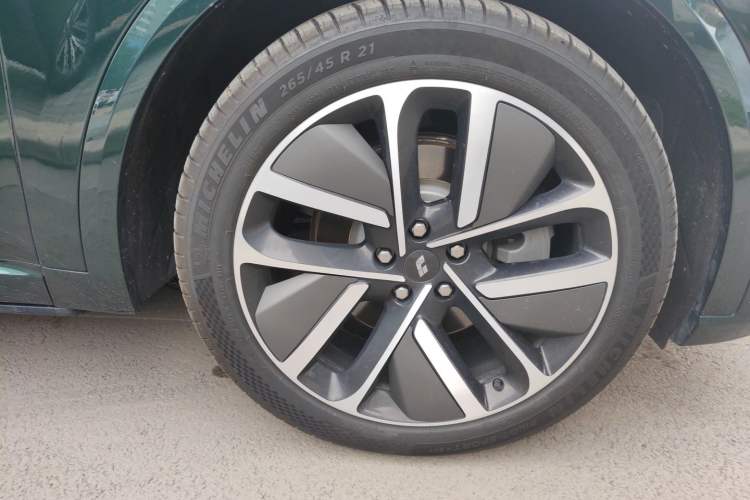 Used Li Auto L9 2024 Ultra Model Right Front Wheel Hub