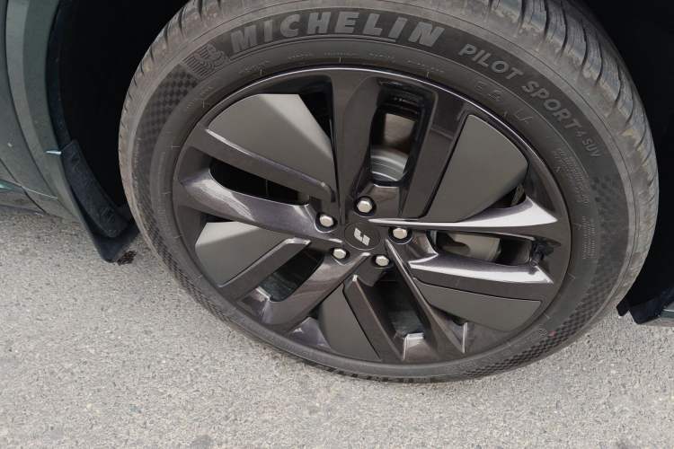 Used Li Auto L9 2024 Ultra Model Right Front Wheel Hub