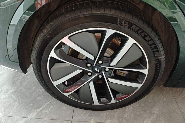 Used Li Auto L9 2024 Ultra Model Right Rear Wheel Hub
