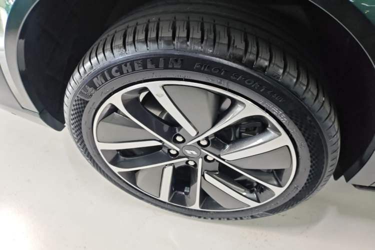 Used Li Auto L9 2024 Ultra Model Right Rear Wheel Hub