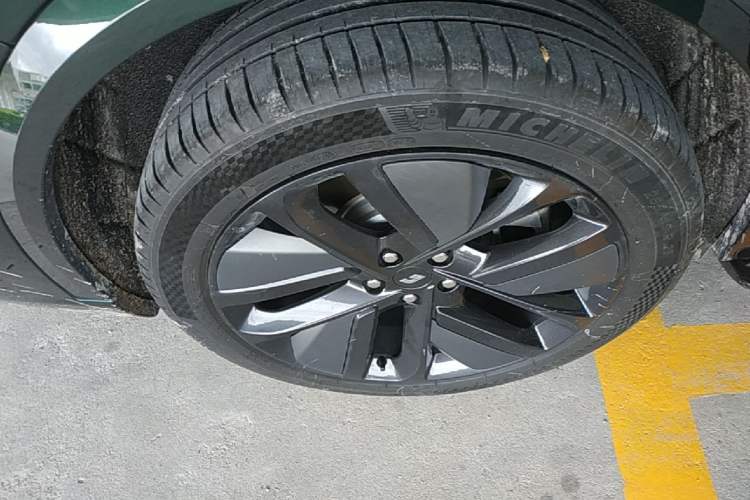 Used Li Auto L9 2024 Ultra Model Right Rear Wheel Hub