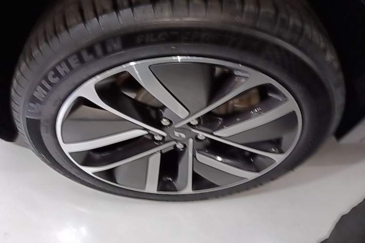 Used Li Auto L9 2024 Ultra Model Right Rear Wheel Hub