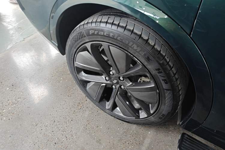 Used Li Auto L9 2024 Ultra Model Right Rear Wheel Hub