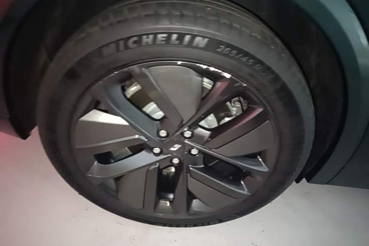 Used Li Auto L9 2024 Ultra Model Right Rear Wheel Hub