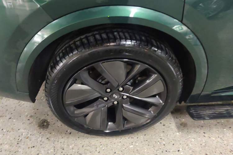 Used Li Auto L9 2024 Ultra Model Right Rear Wheel Hub