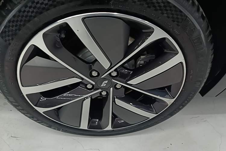 Used Li Auto L9 2024 Ultra Model Right Rear Wheel Hub