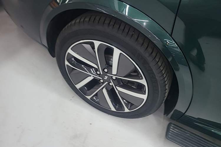 Used Li Auto L9 2024 Ultra Model Right Rear Wheel Hub