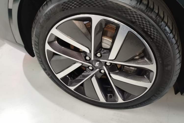 Used Li Auto L9 2024 Ultra Model Right Rear Wheel Hub