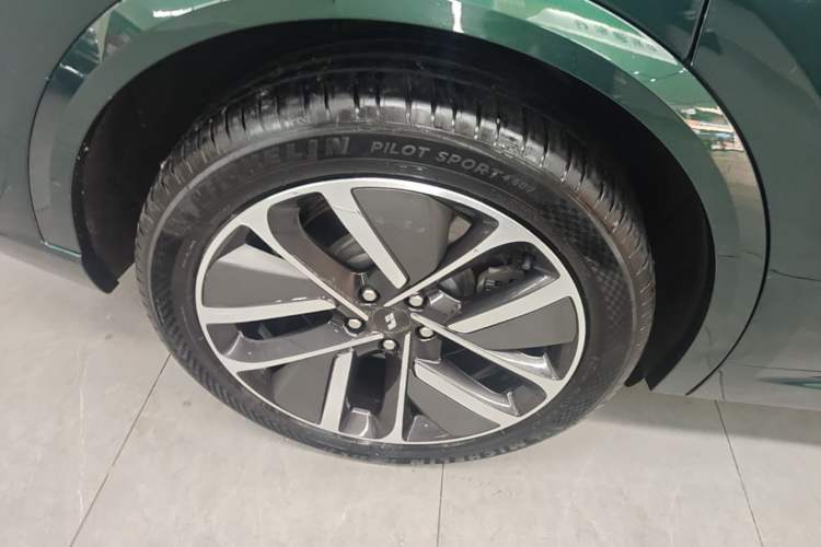 Used Li Auto L9 2024 Pro Model Right Rear Wheel Hub