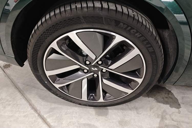 Used Li Auto L9 2024 Ultra Model Right Rear Wheel Hub