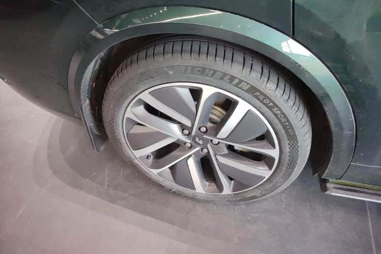 Used Li Auto L9 2024 Pro Model Right Rear Wheel Hub