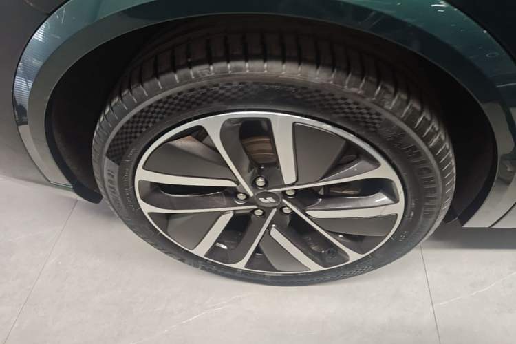 Used Li Auto L9 2024 Pro Model Right Rear Wheel Hub