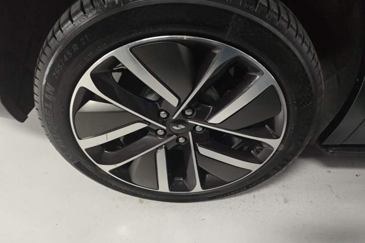 Used Li Auto L9 2024 Ultra Model Right Rear Wheel Hub