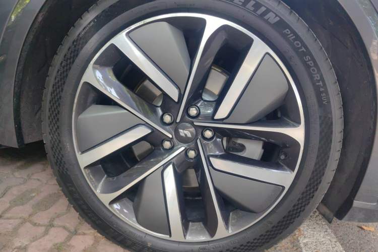 Used Li Auto L9 2024 Ultra Model Right Front Wheel Hub