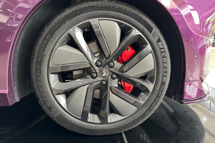 Used Li Auto L9 2024 Ultra Model Exterior 4