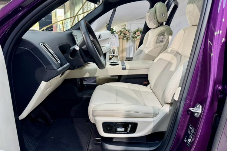 Used Li Auto L9 2024 Ultra Model Interior 11