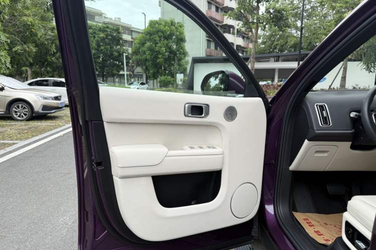 Used Li Auto L9 2024 Ultra Model Interior 4