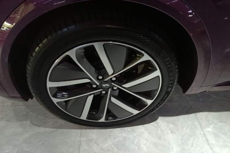 Used Li Auto L9 2024 Ultra Model Left Front Wheel Hub