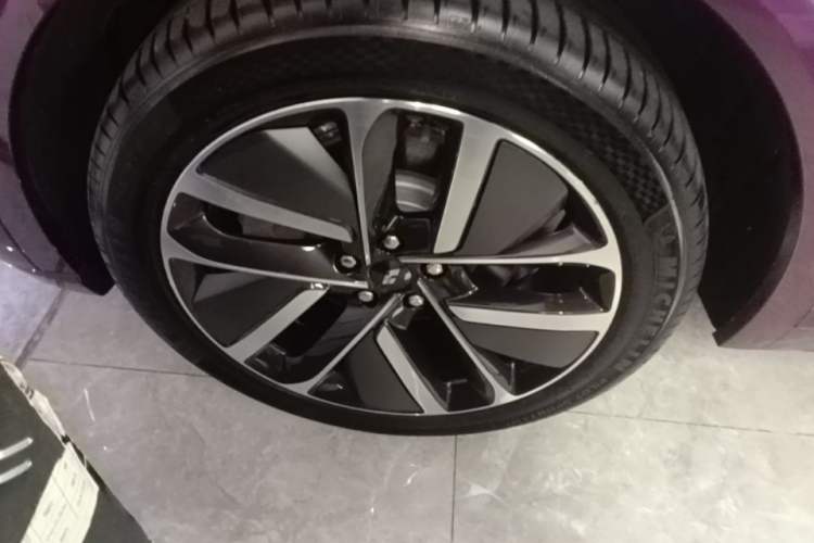 Used Li Auto L9 2024 Ultra Model Left Front Wheel Hub