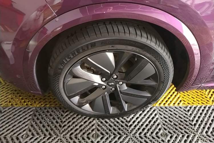 Used Li Auto L9 2024 Pro Model Left Front Wheel Hub