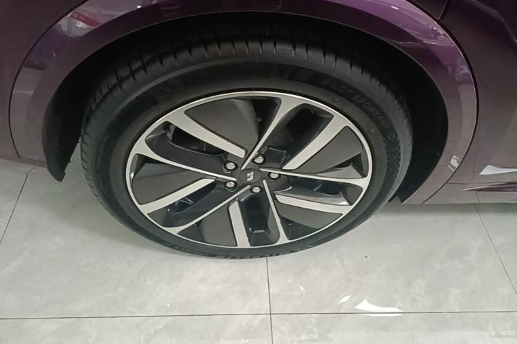 Used Li Auto L9 2024 Ultra Model Right Rear Wheel Hub