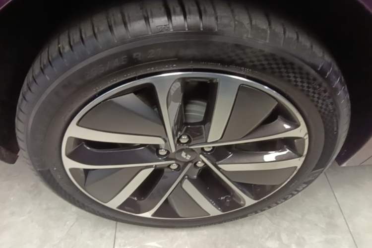 Used Li Auto L9 2024 Ultra Model Right Rear Wheel Hub