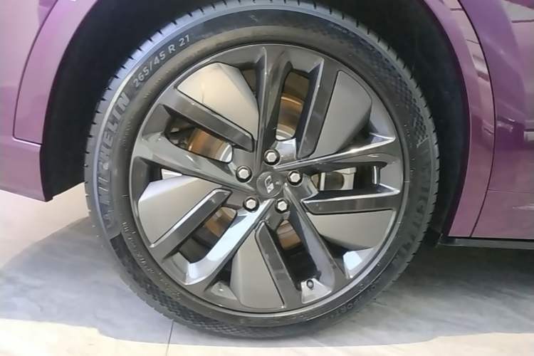 Used Li Auto L9 2024 Ultra Model Right Rear Wheel Hub