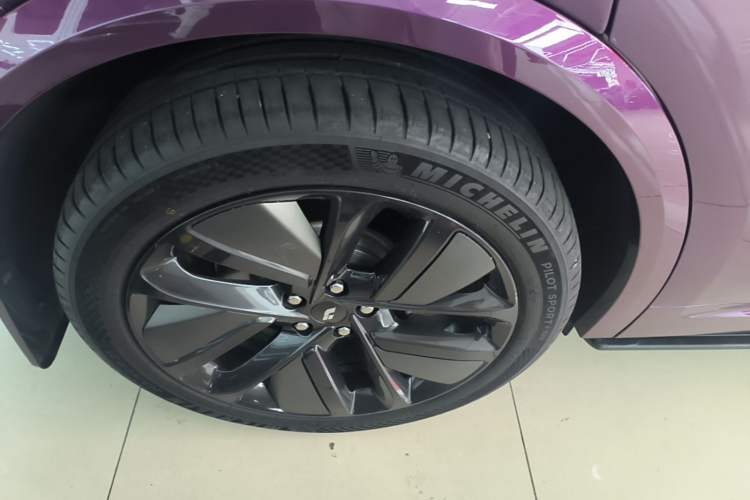 Used Li Auto L9 2024 Ultra Model Right Rear Wheel Hub