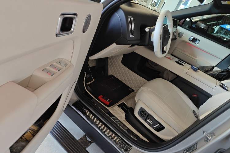 Used Li Auto L9 2024 Ultra Model Interior 3