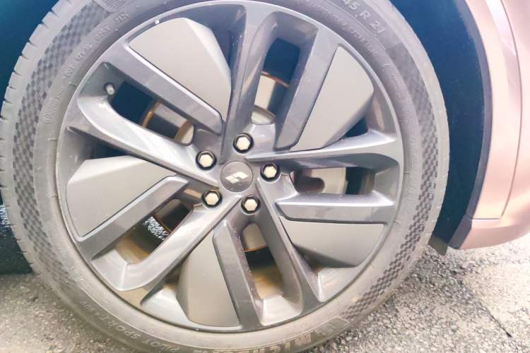 Used Li Auto L9 2024 Pro Model Right Front Wheel Hub