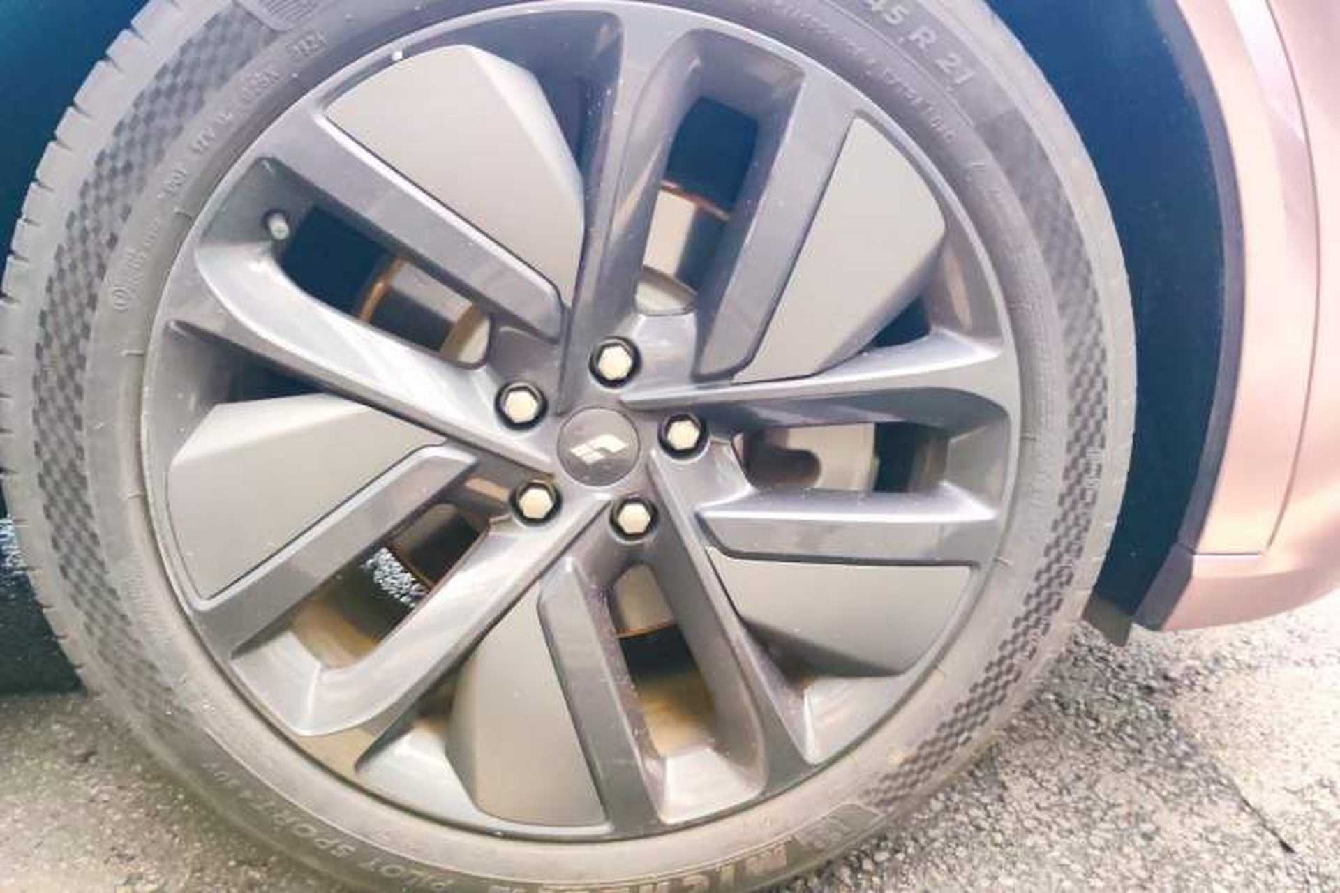 Used Li Auto L9 2024 Pro Model Right Front Wheel Hub