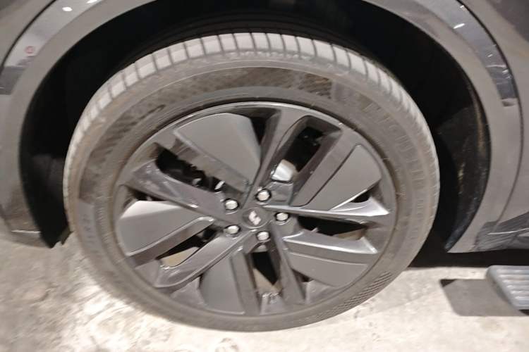 Used Li Auto L9 2024 Ultra Model Exterior 4