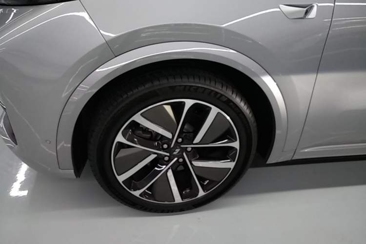 Used Li Auto L9 2024 Ultra Model Exterior 4