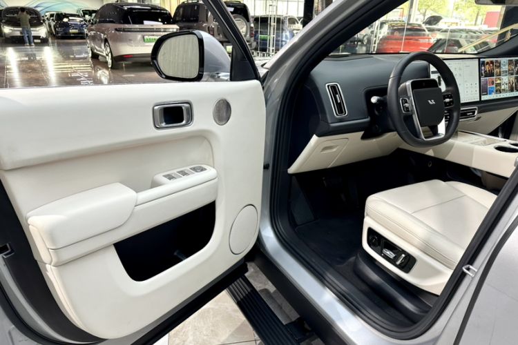 Used Li Auto L9 2024 Ultra Model Interior 11