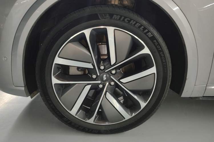 Used Li Auto L9 2024 Ultra Model Left Front Wheel Hub