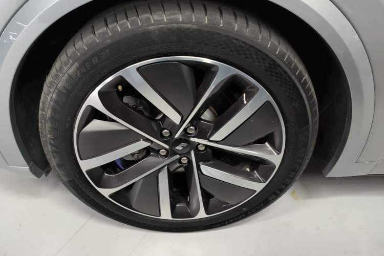 Used Li Auto L9 2024 Ultra Model Left Front Wheel Hub